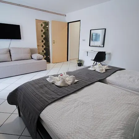 Szitakoeto Panzio 3*